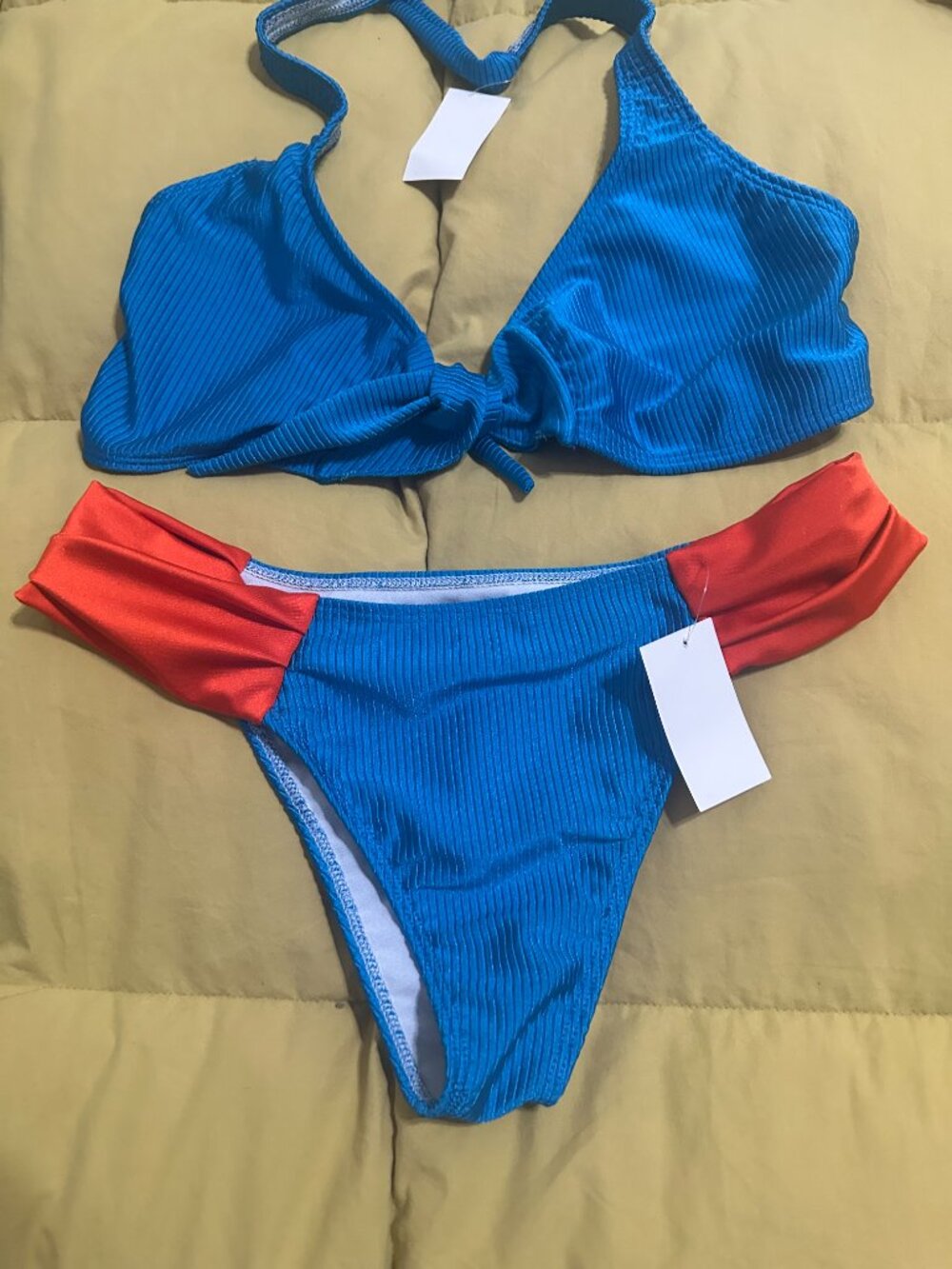 Bikinis T 2 Medium - Picture 4 of 9